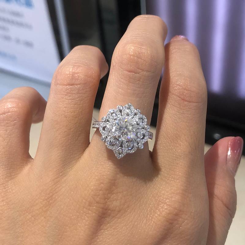 豪华满钻枕形Women's RingS925银镀白金定制选款主石Moissanite2.0ct/副石高碳钻